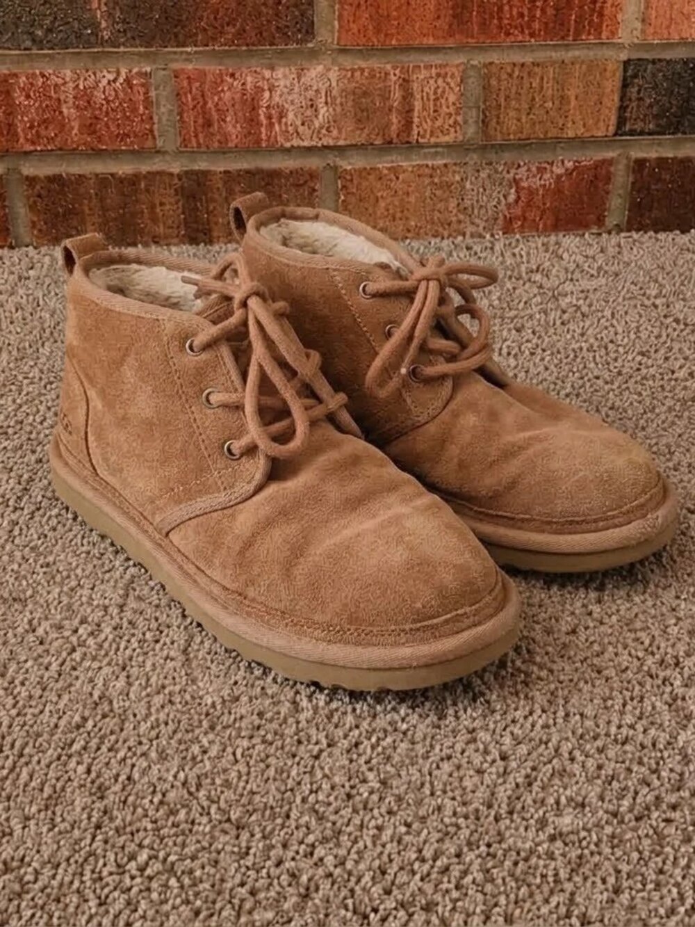UGG Women's Size 8 Boots Tan Suede Sheepskin Lined Lace Up Ankle Shoes